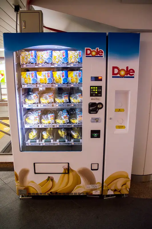 A vending machine selling bananas at Tokyo Station