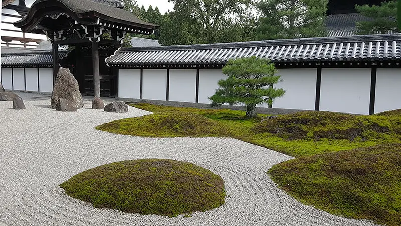 Zen garden at Tofuku-ji. Photo by Mihoyo Fuji on www.flickr.com.